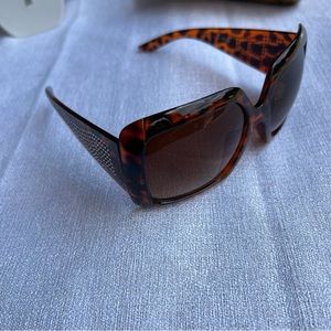 Womens new Hot in Hollywood‎ Tortoise print rhinestone sunglasses